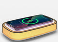 Caricatore wireless da tavolo giallo con luce LED multicolore e telefono in ricarica