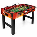Tavolo da calcio balilla in legno rosso con gambe nere, aste in acciaio e campo verde.
