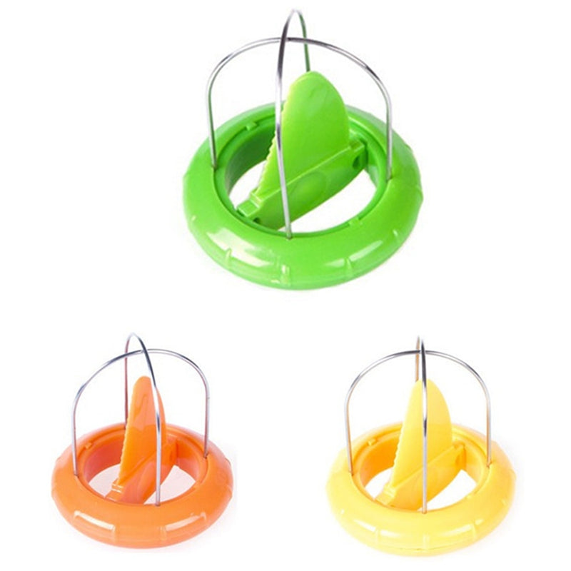 Pelatore per kiwi 2 in 1 in colori assortiti: verde, arancio e giallo con gabbia d’acciaio.