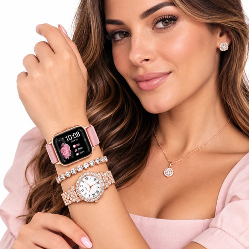 Orologio intelligente da donna con cinturino rosa, indossato al polso con gioielli