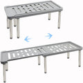 Scaffale espandibile grigio con ripiano forato e gambe in metallo