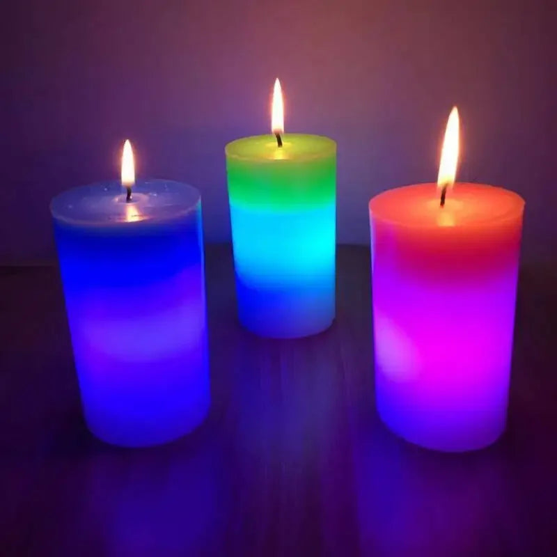 Set di 3 candele cilindriche con bagliore blu, verde e fucsia, fiamme accese