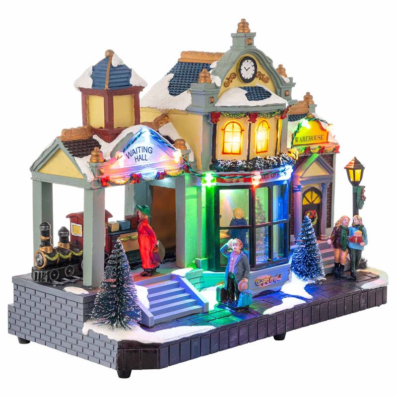 Stazione natalizia con luci LED multicolore e personaggi su base con neve e mattoni