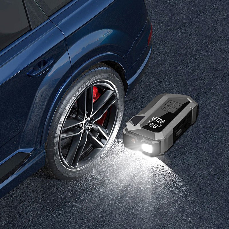 Compressore auto con torcia LED che illumina il pneumatico della ruota