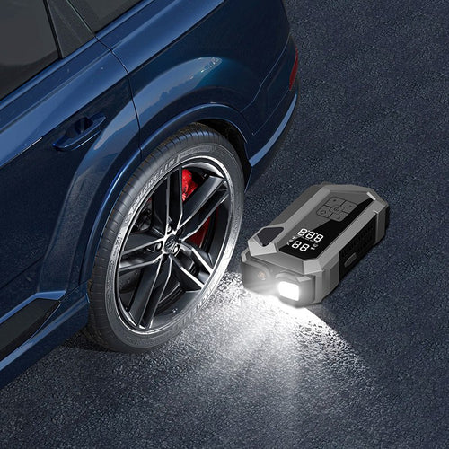 Compressore auto con torcia LED che illumina il pneumatico della ruota