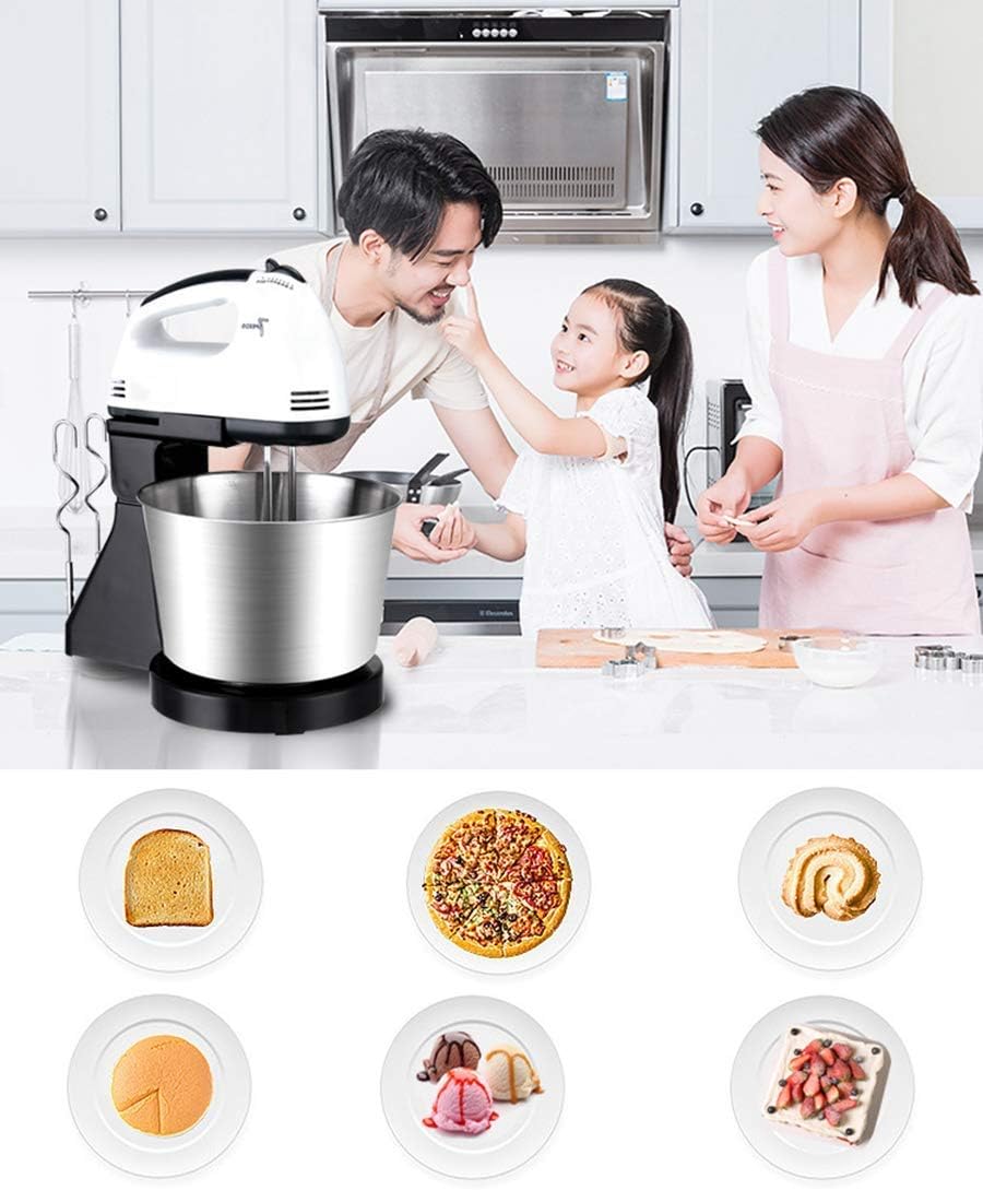 Sbattitore elettrico bianco con ciotola inox sul piano da cucina