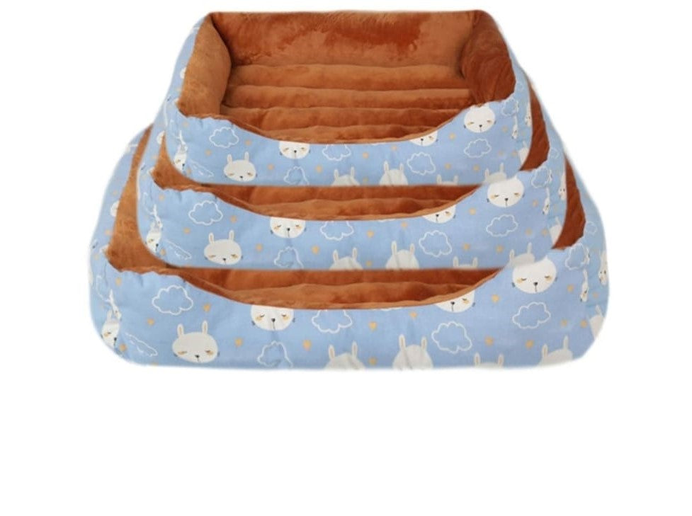 Set di 3 cucce morbide azzurre con stampa animaletti e bordi arancioni