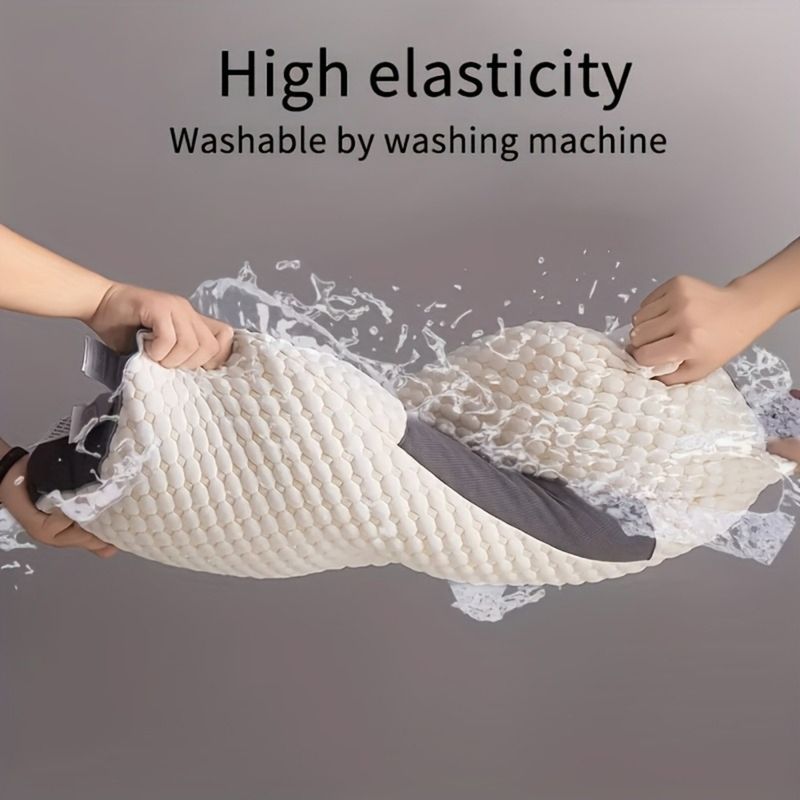 Cuscino ergonomico bianco sagomato con inserti scuri e tessuto trapuntato