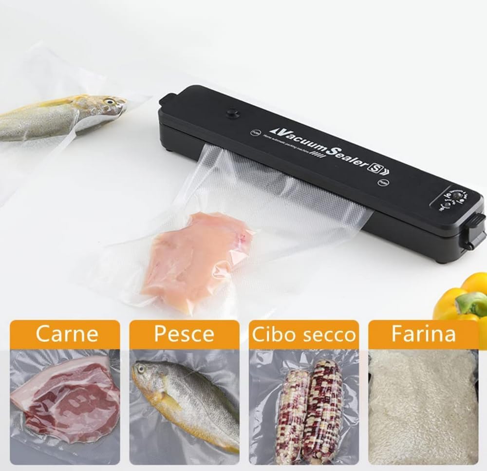 Macchina sottovuoto con sacchetti trasparenti e cibo confezionato