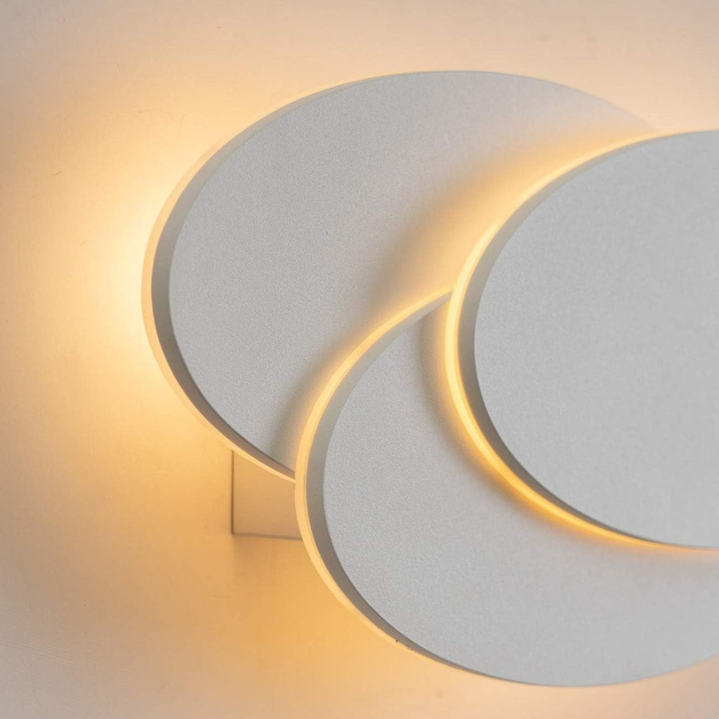 Applique LED rotondo da parete con struttura grigia e bordo illuminato a luce calda