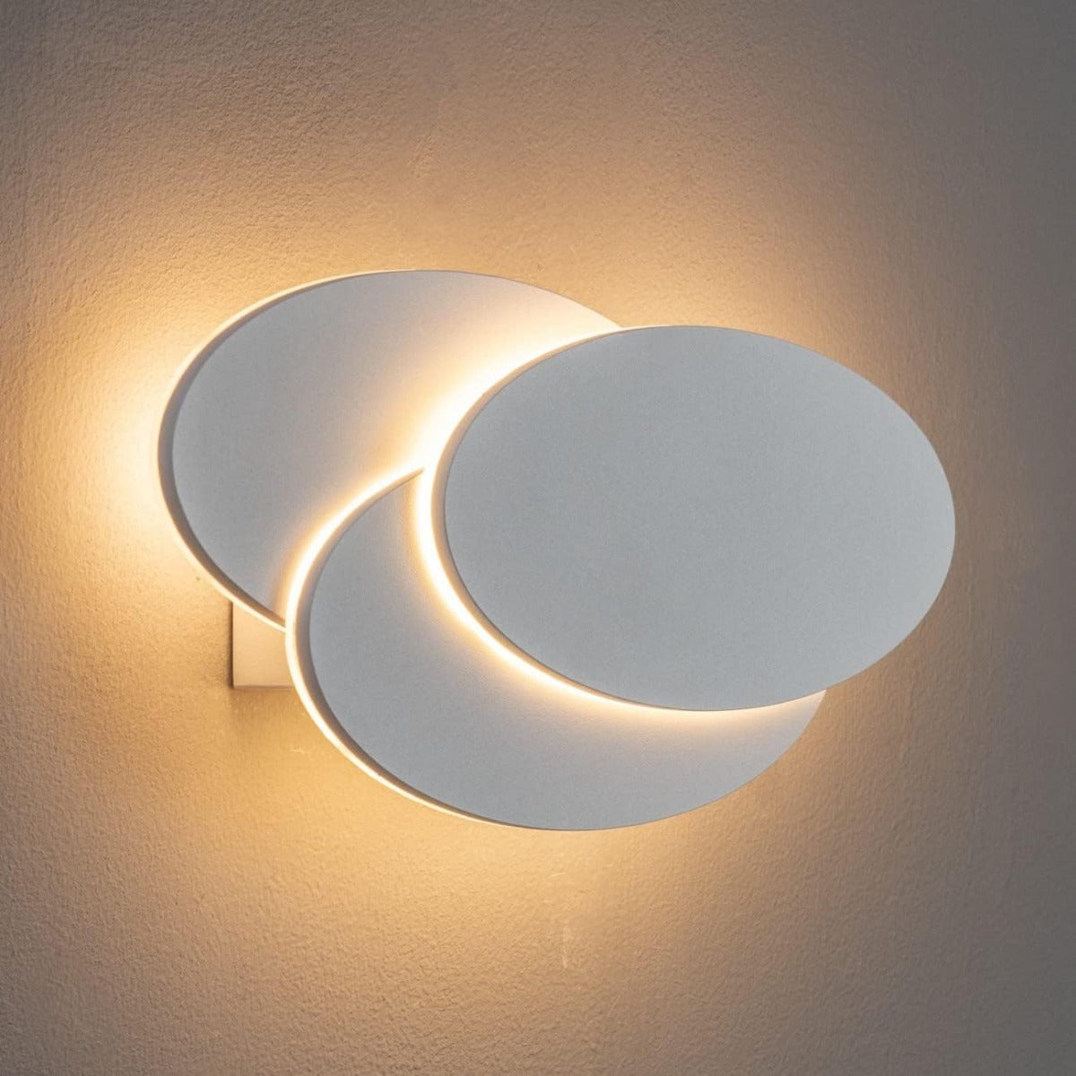Applique LED rotondo da parete con due cerchi, fascio luminoso sul bordo