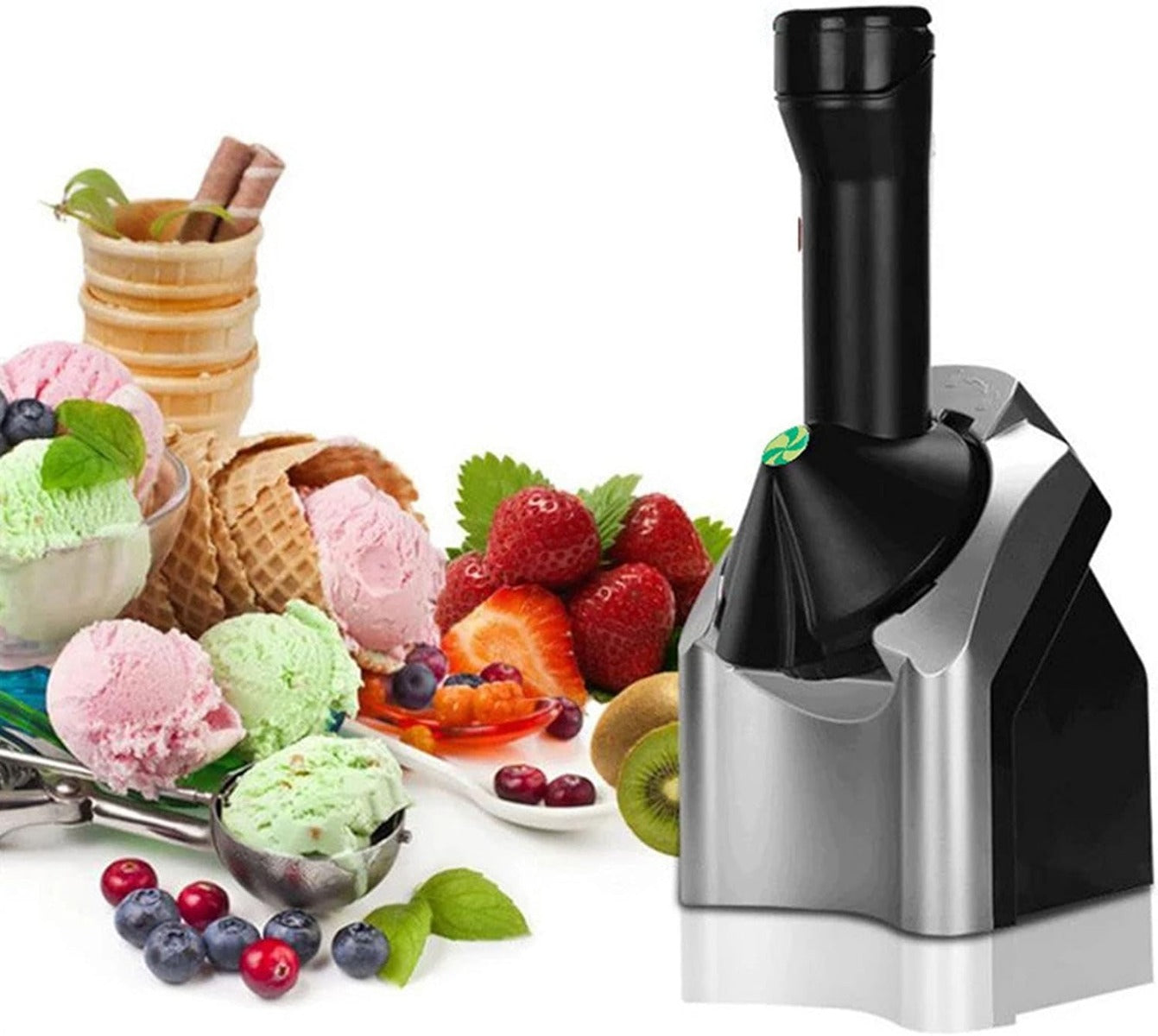 Gelatiera elettrica con base argento e bocchetta nera per sorbetti di frutta.