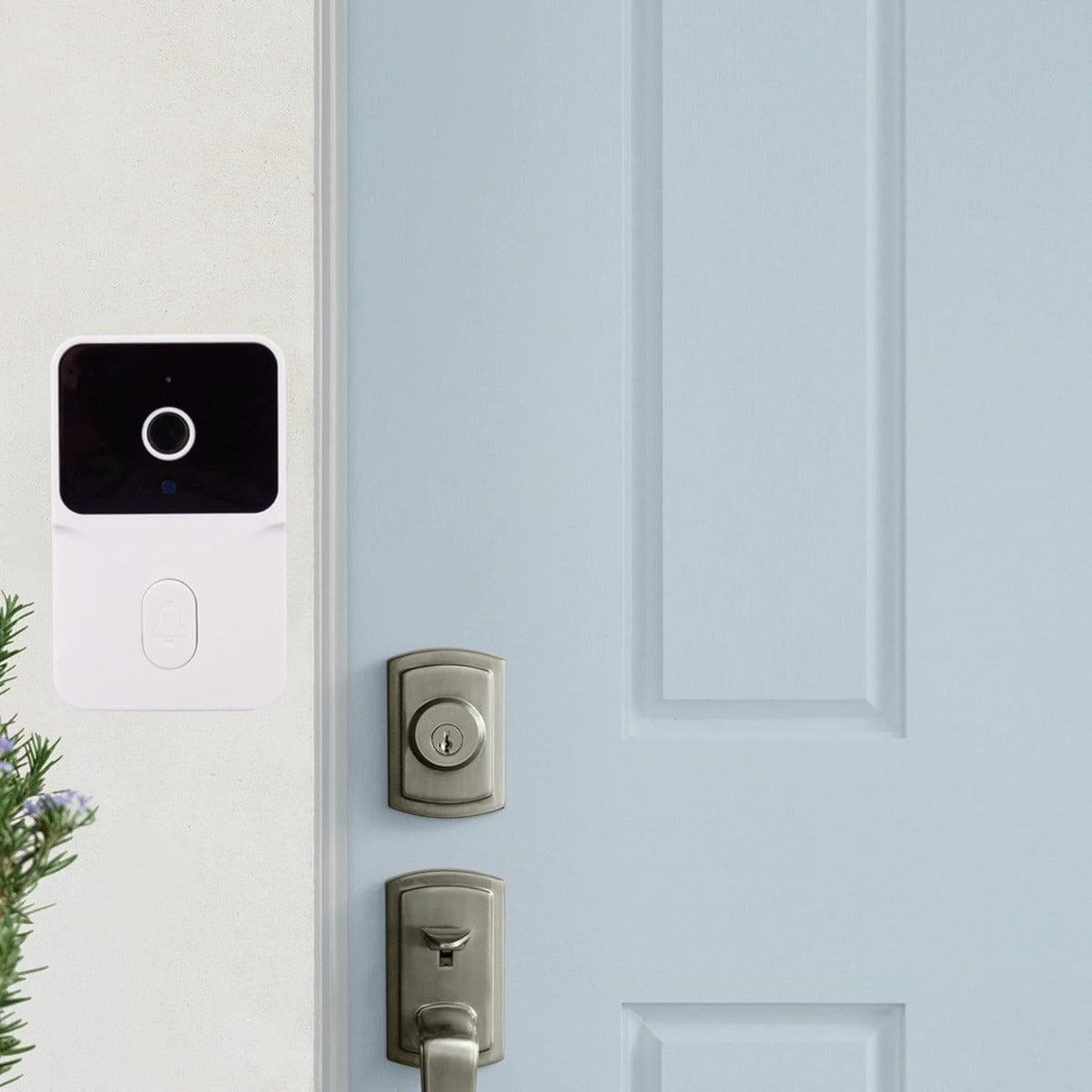 Campanello Wi‑Fi bianco da esterno con camera nera e pulsante ovale