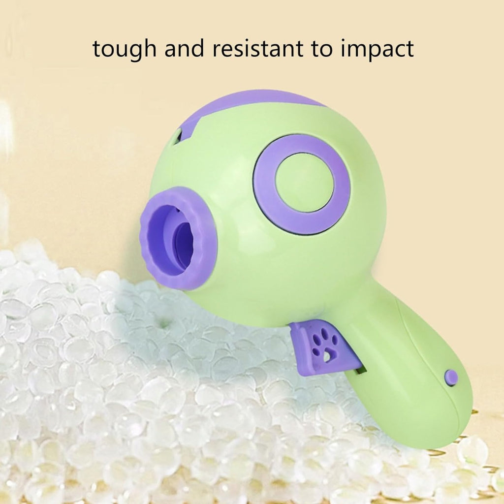 Dispenser automatico per dolcetti per cani verde con bocchetta viola e tasto circolare