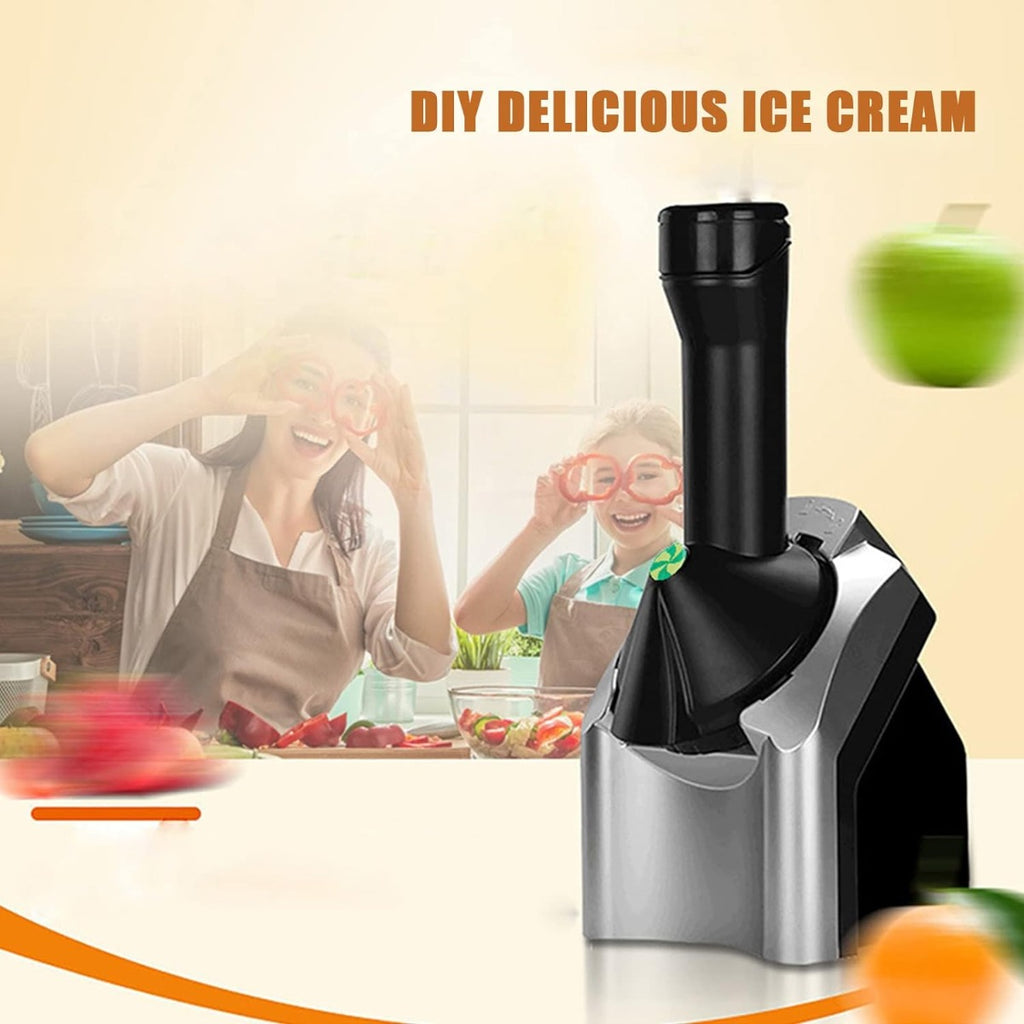 Gelatiera elettrica nera con base argento, per preparare sorbetti e gelati.