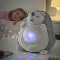 Riccio di peluche grigio con proiettore tondo sul pancino, luci blu a stelle