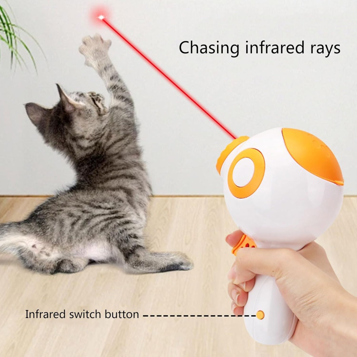 Dispenser automatico per dolcetti per cani bianco con parte arancione e pulsante IR