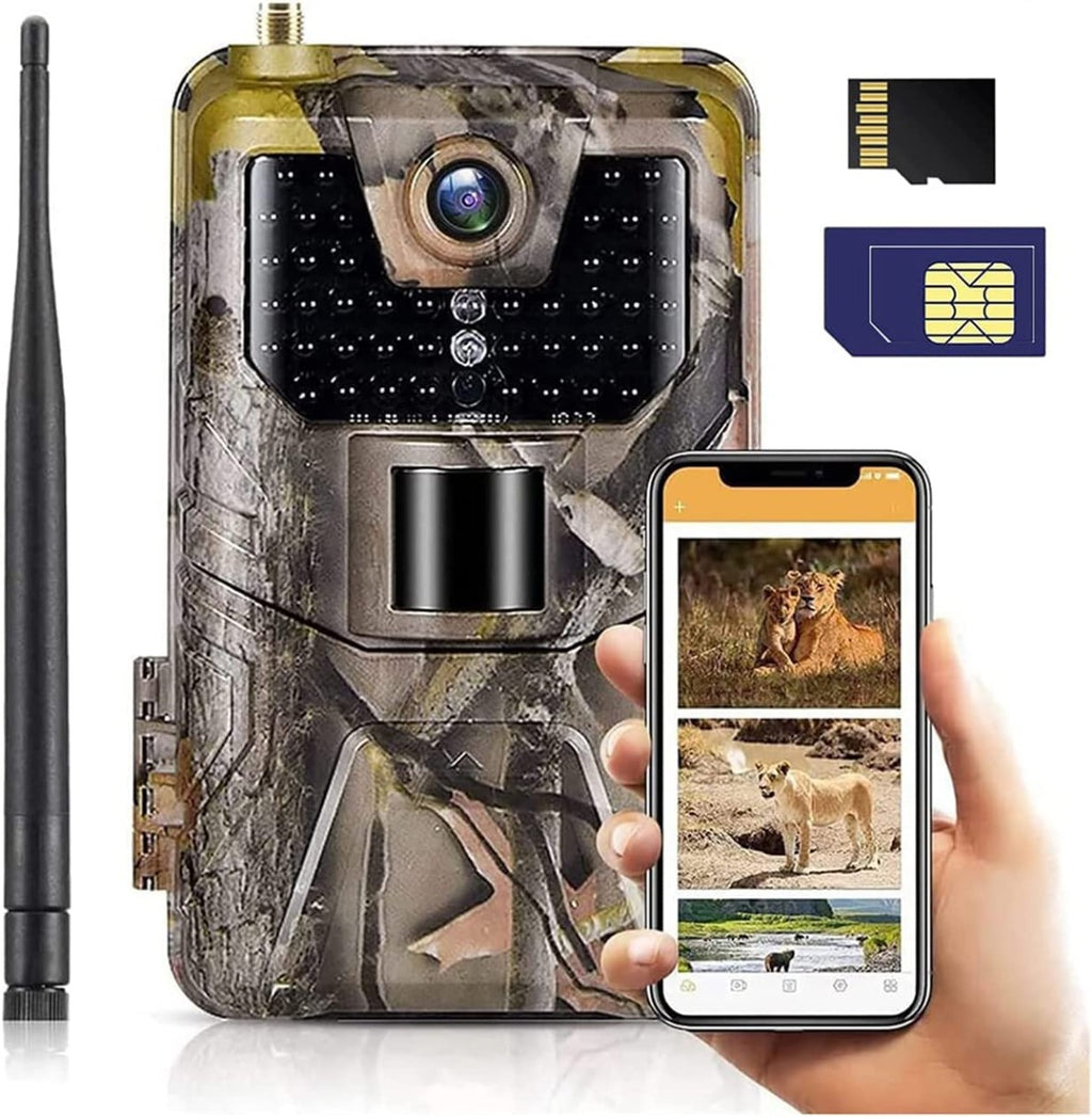 Fototrappola con custodia mimetica e obiettivo frontale, con display smartphone in mano
