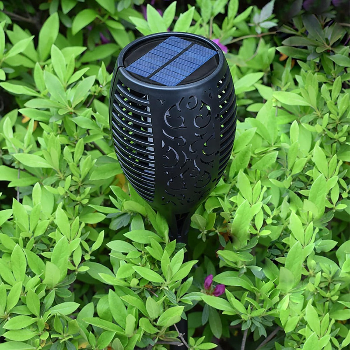Lampioncino solare LED nero con picchetto e pannello solare, perforazioni decorative sul fusto