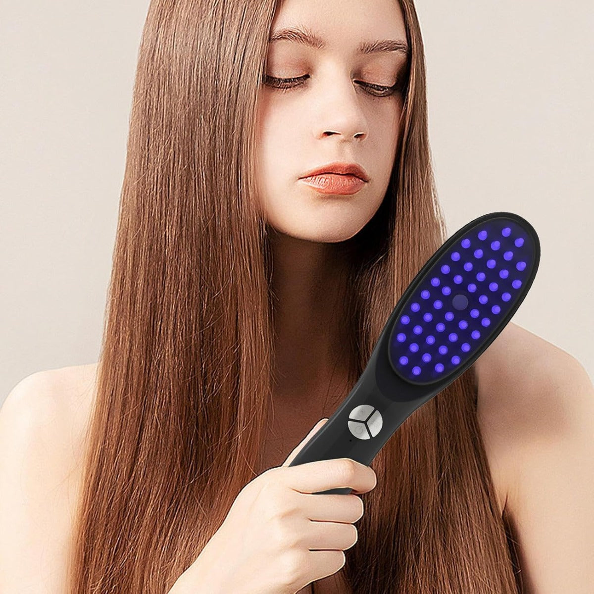 Spazzola massaggiatore per capelli nera con LED viola sulla testina