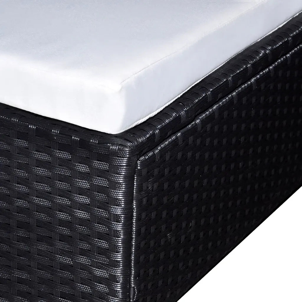 Bracciolo e seduta in polyrattan nero con trama a rete e cuscino bianco