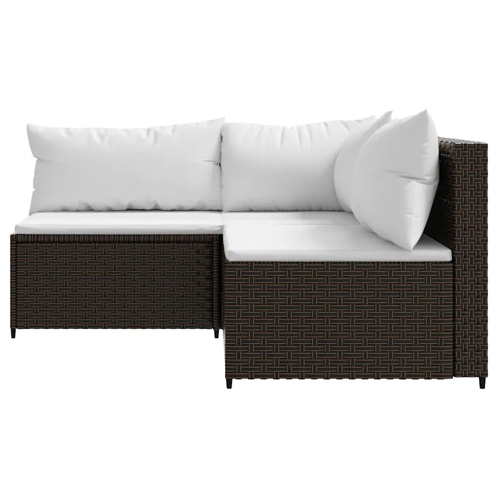 Divano angolare in polyrattan marrone con 3 cuscini bianchi sullo schienale