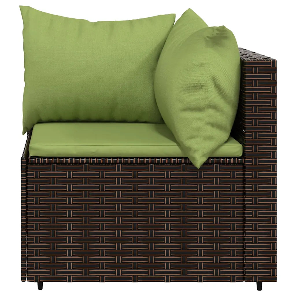 Divano da giardino in polyrattan marrone con cuscini verdi e cuscino decorativo