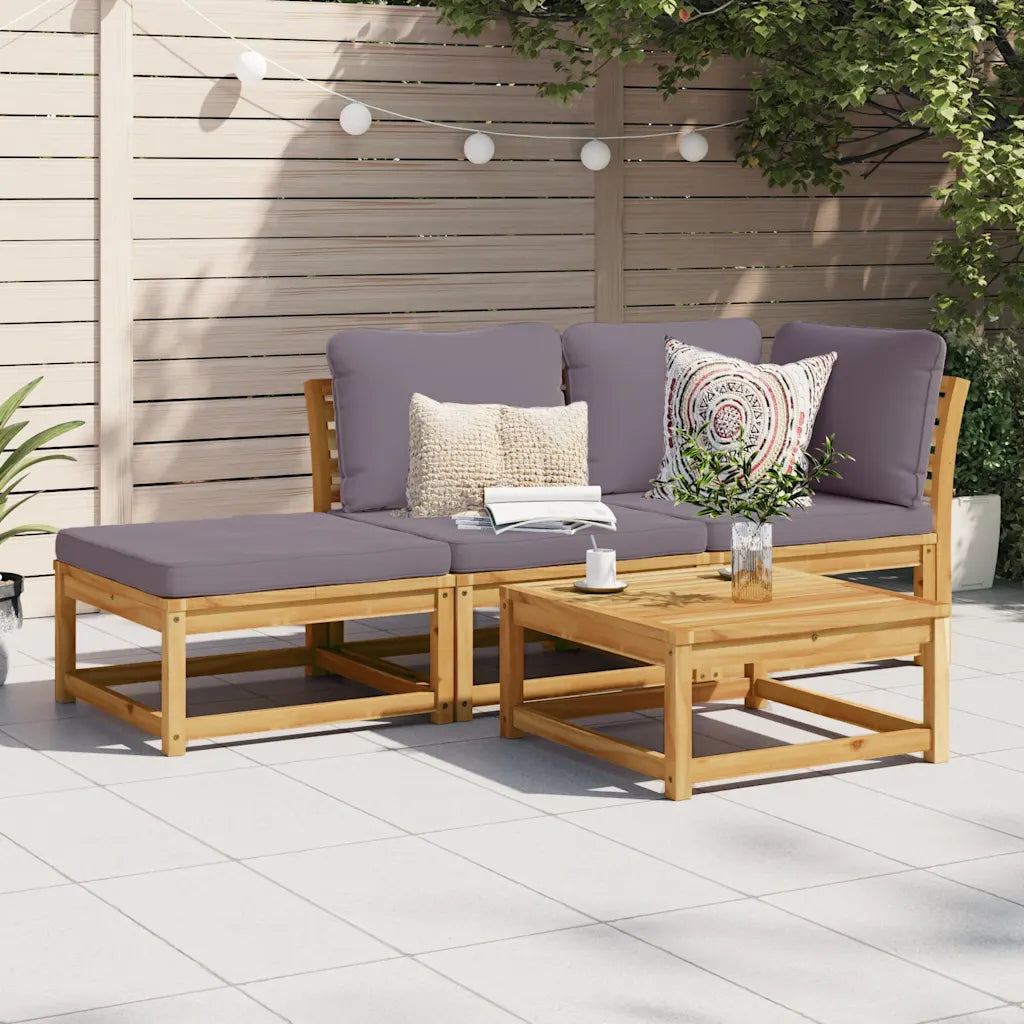 Divanetto da giardino in legno chiaro con cuscini grigio e cuscini decorativi sul sedile