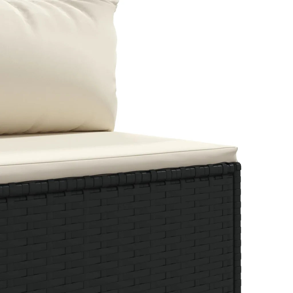 Bracciolo e fianco del divano in polyrattan nero con cuscino bianco, dettaglio