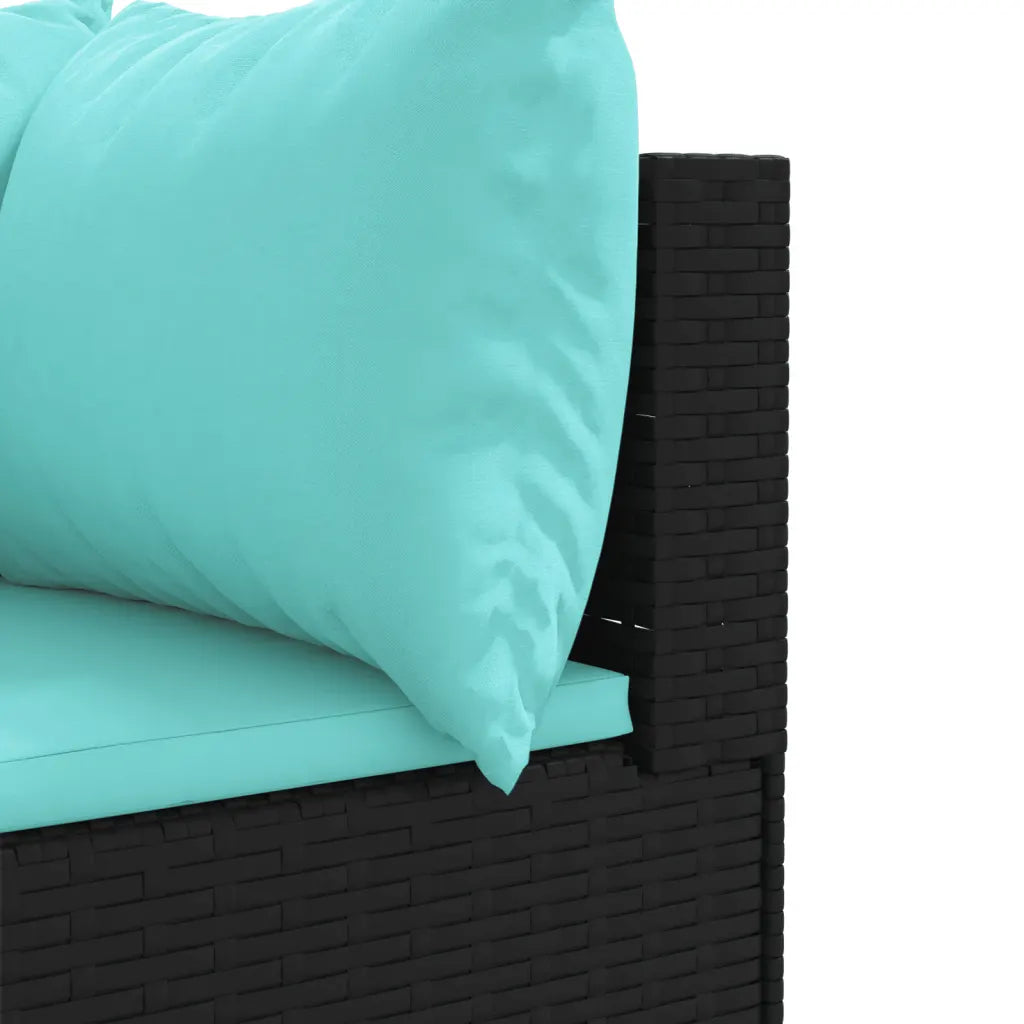 Cuscino turchese su seduta in polyrattan nero con struttura intrecciata