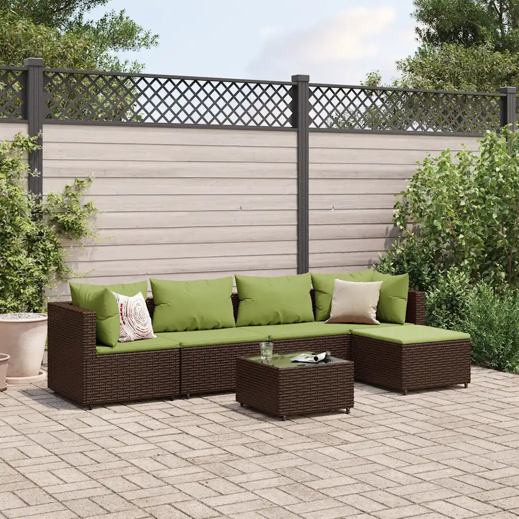 Set di mobili da giardino in polyrattan marrone con cuscini verdi, divano angolare e tavolino