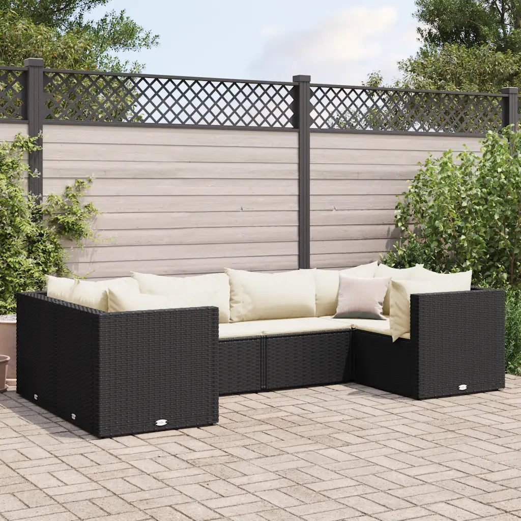 Divano angolare da giardino in polyrattan nero con cuscini bianchi