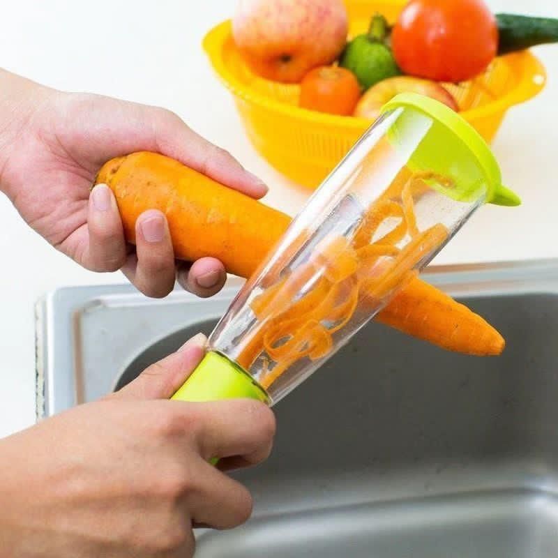 Pelapatate con contenitore trasparente e manico verde su carote
