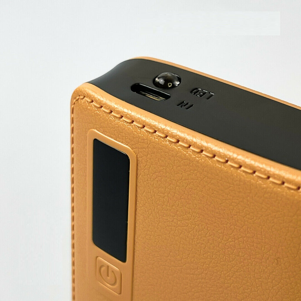 Power bank oro con finestra LED e porte USB sul lato superiore