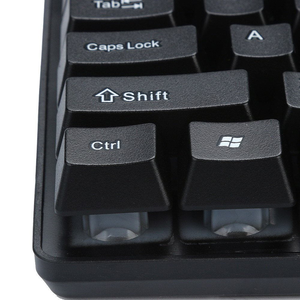 Tastiera USB nera: tasti Shift, Ctrl e Caps Lock in primo piano