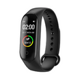 Braccialetto smartwatch nero con schermo luminoso e cinturino con fori