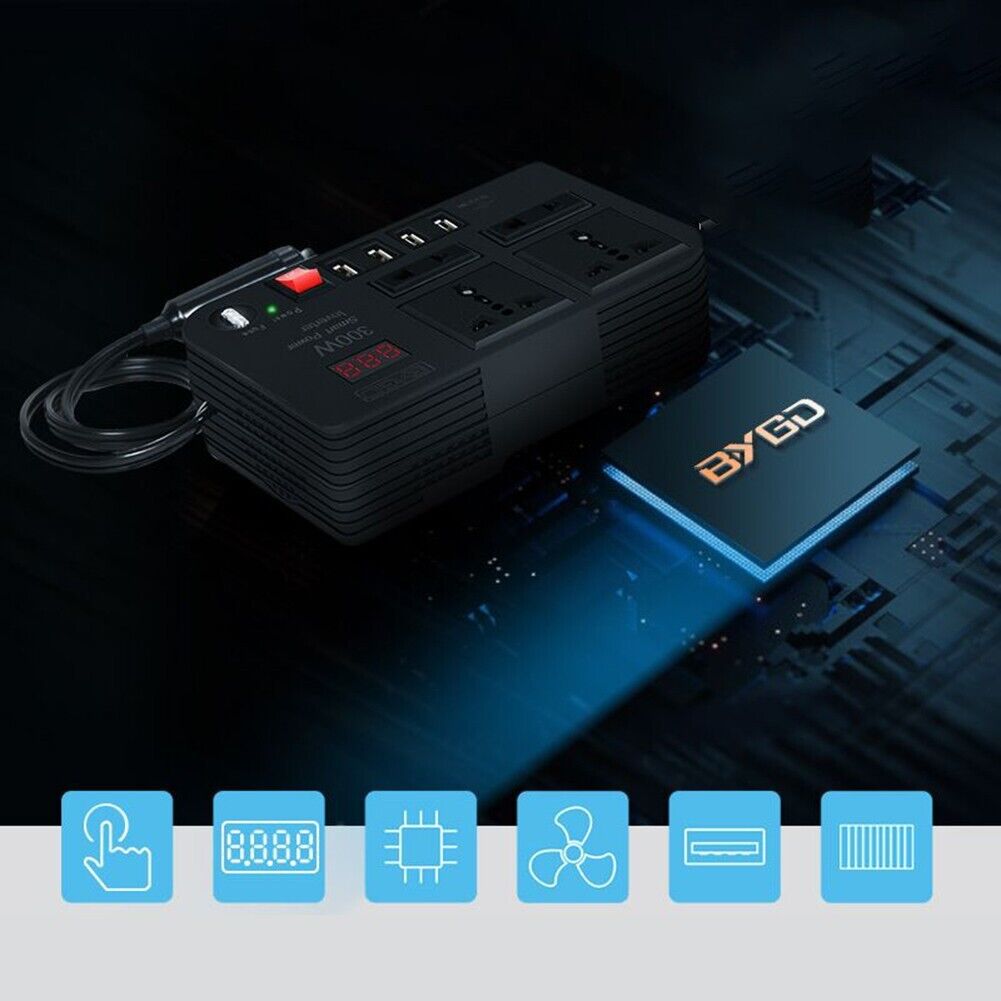 Convertitore auto nero con display e 4 porte USB, vista inclinata