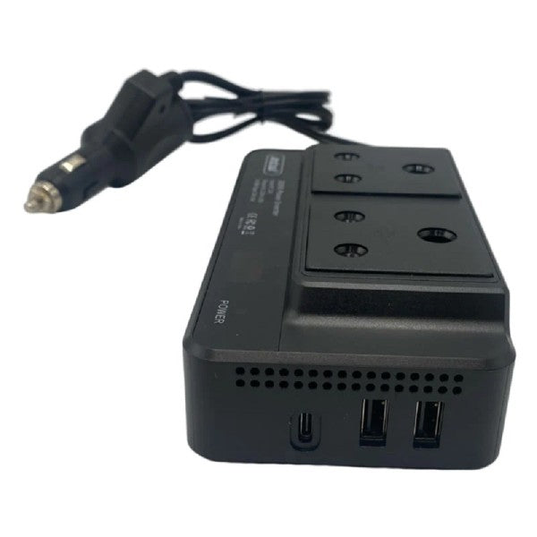 Inverter per auto 300W con 2 porte USB e griglia ventola, vista frontale