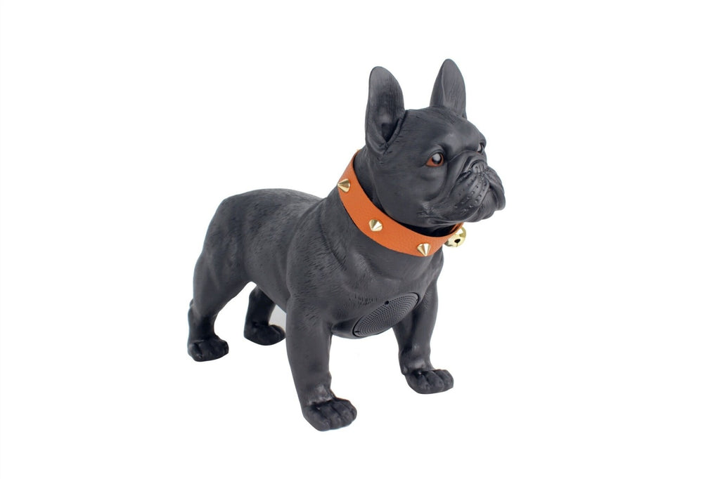 Cassa Bluetooth a forma di bulldog nero con collare arancione e campanella dorata