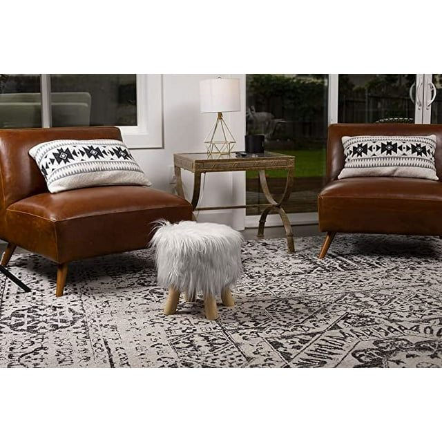 Sgabello pouf in similpelliccia chiara con gambe in legno
