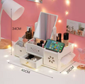 Organizer cosmetici in legno bianco con specchio e cassetti estraibili, scomparti multipli