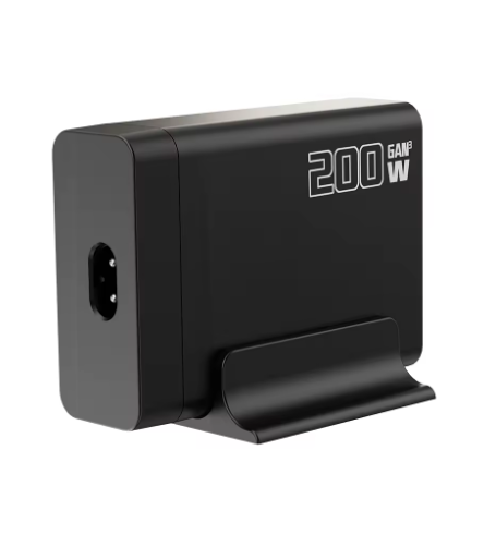 Stazione di ricarica USB‑C 200W con logo e ingresso laterale su supporto