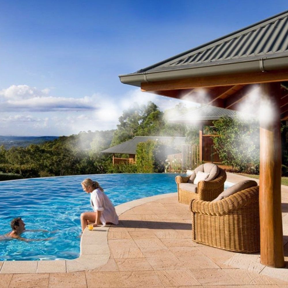 Nebulizzatore ad acqua per gazebo: spruzzo fine vicino alla piscina