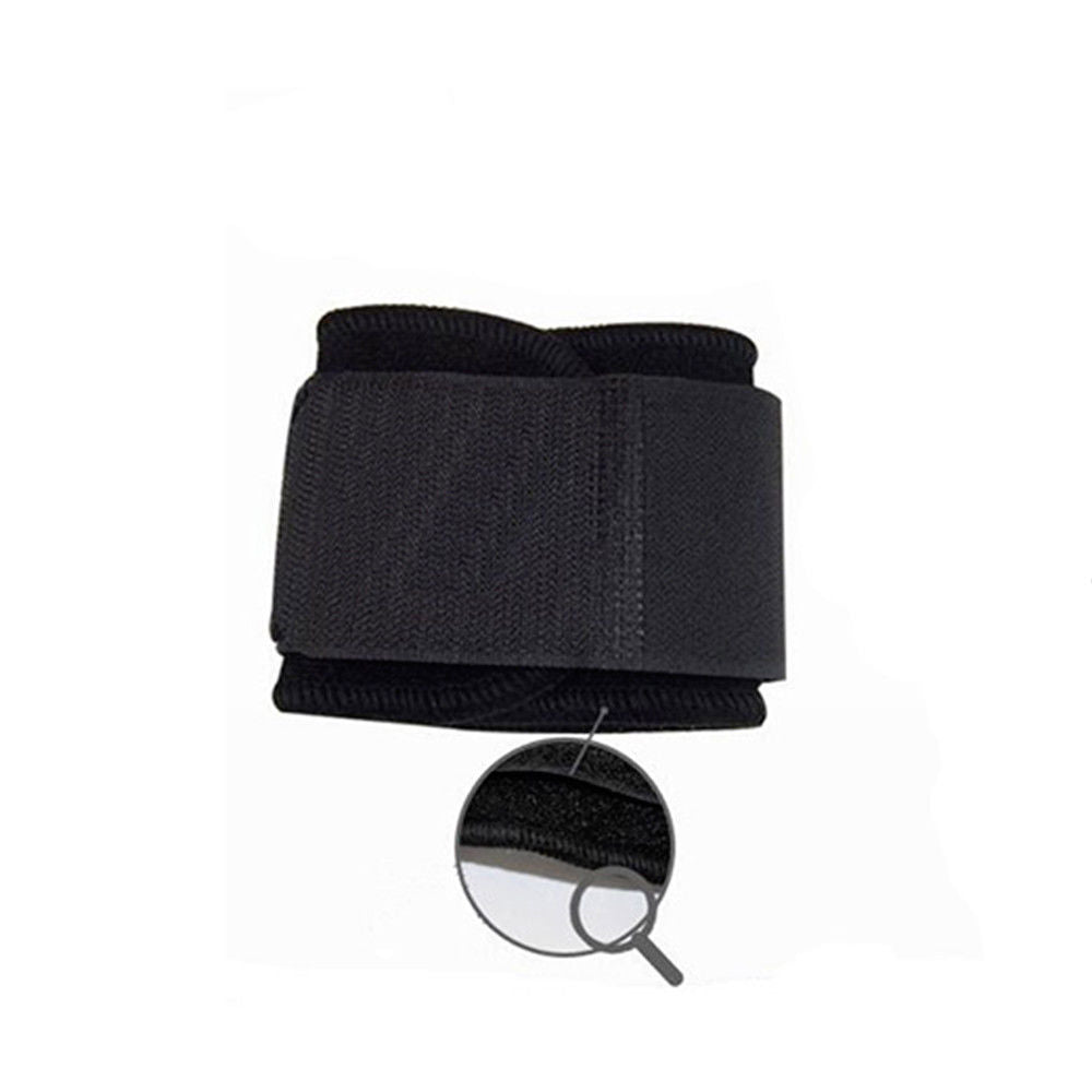 Tutore per polso nero con fascia elastica e chiusura in velcro, dettaglio cuciture.