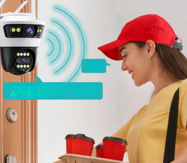 Telecamera Wi‑Fi da esterno bianca con staffa nera e due gruppi di LED