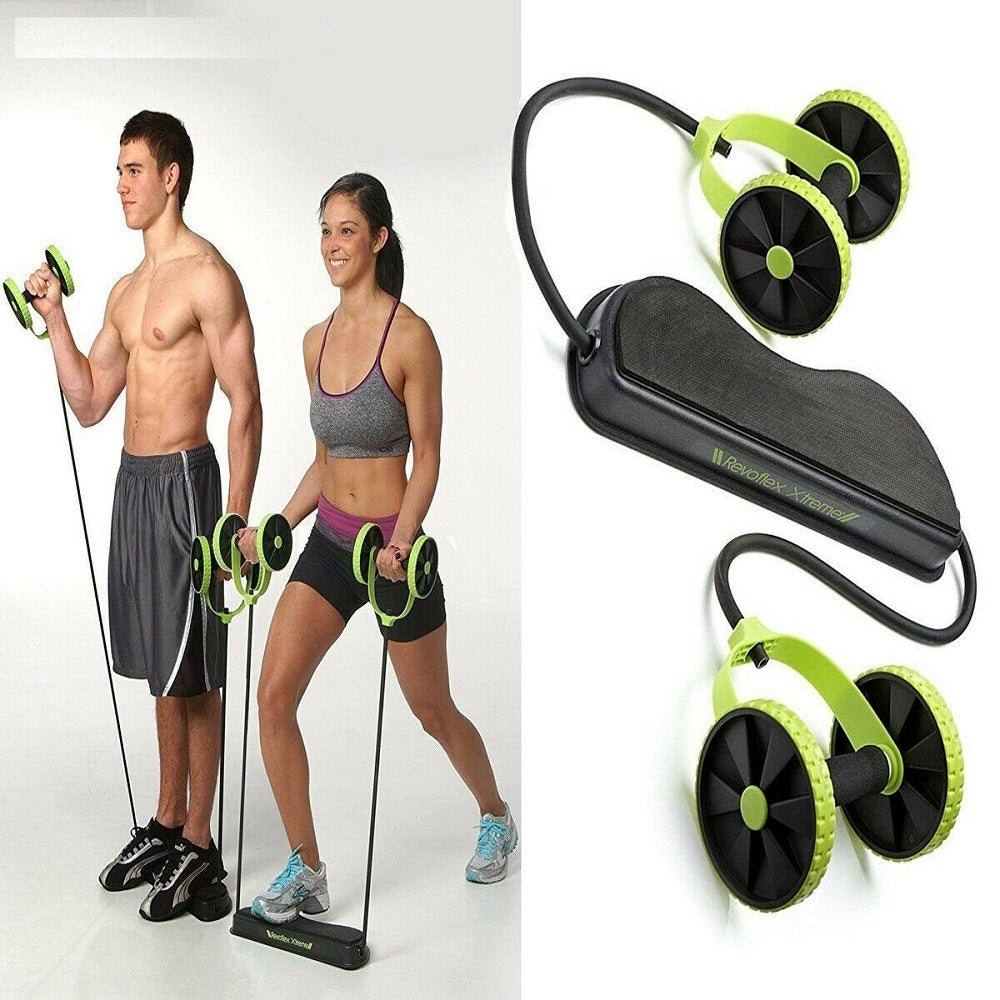 Attrezzo fitness con piattaforma e ruote, in uso per addominali e glutei
