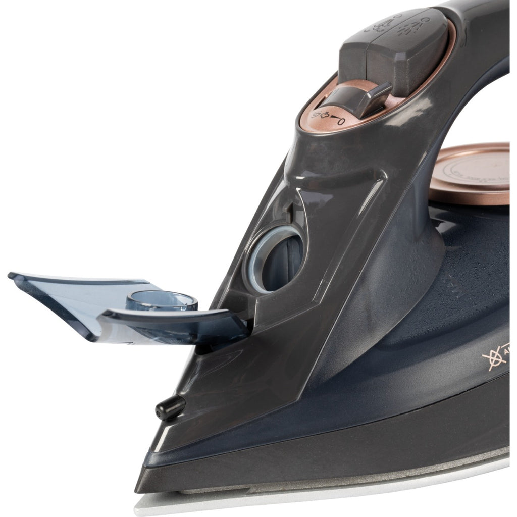 Parte anteriore del ferro da stiro cordless nero con ugello e piastra in metallo
