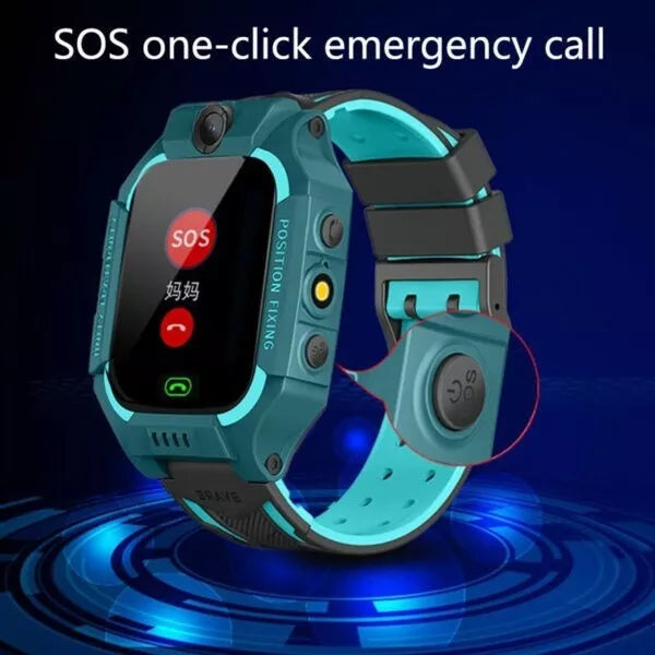 Orologio smart bambini azzurro con pulsante SOS cerchiato e cinturino in silicone azzurro