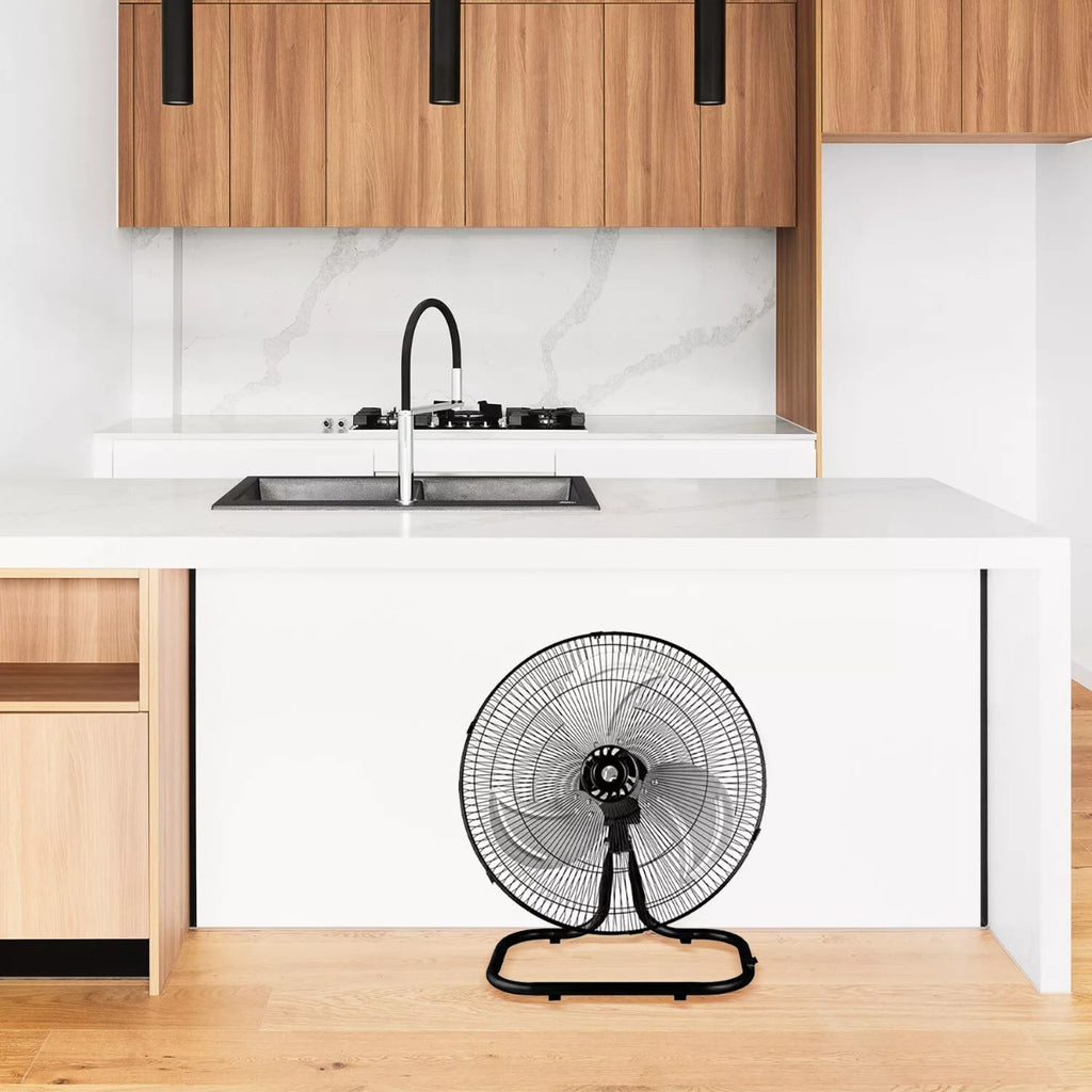 Ventilatore nero su base tonda con griglia circolare
