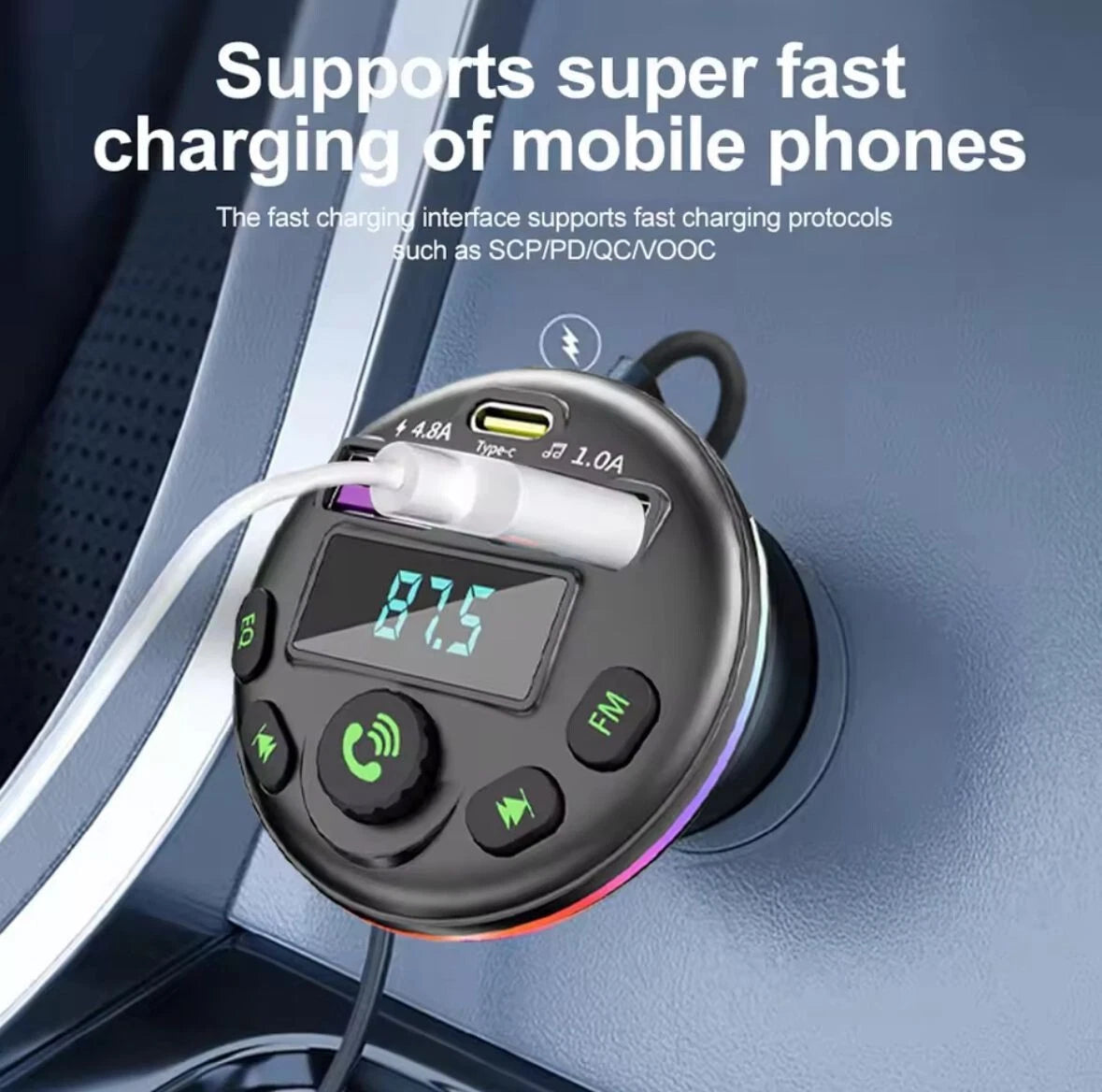 Trasmettitore FM Bluetooth per auto nero con display, due porte USB e cavo di ricarica